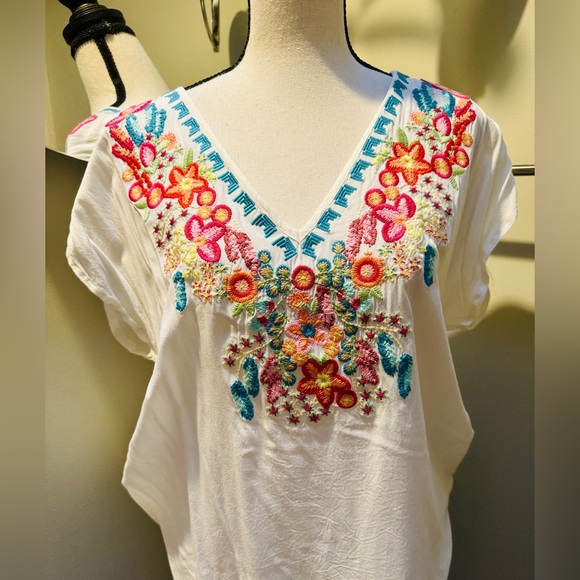 Solitaire Tops - Solitaire White Blouse with Colorful Embroidery, S-M